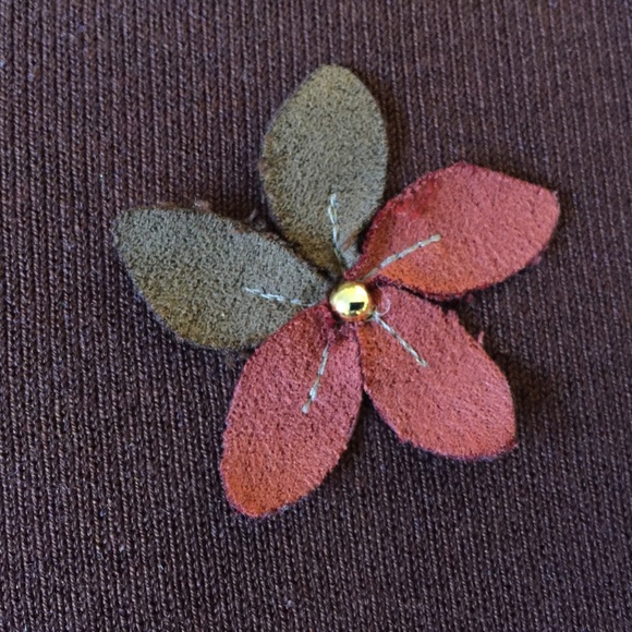 Fabulous Flowers Adorn You! - Picture 4 of 7